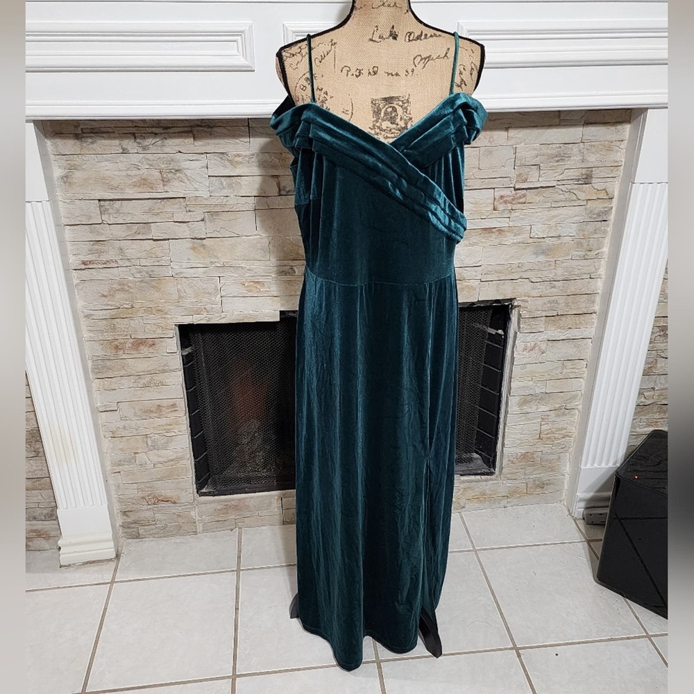 Alexa B nites deep hunter Green velvet surplice off shoulder Maxi dress size 16W